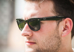 Новый подход Ray-Ban к классическим очкам